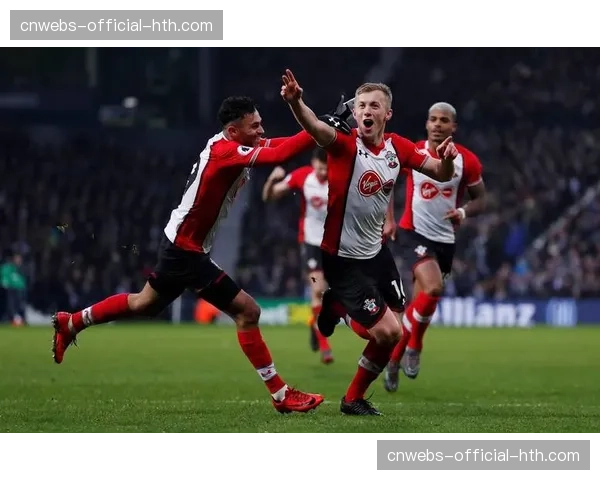 焦点战:热火与尼克斯第四节陷入泥沼,双方多次打满24秒,跑动强度骤降 焦点战:热火与尼克斯第四节陷入泥沼,双方多次打满24秒,跑动强度骤降